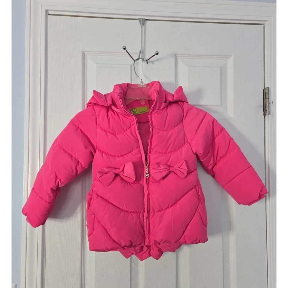 Girls Hooded Puffer Jacket Size M. Has an‎  animal design on the back